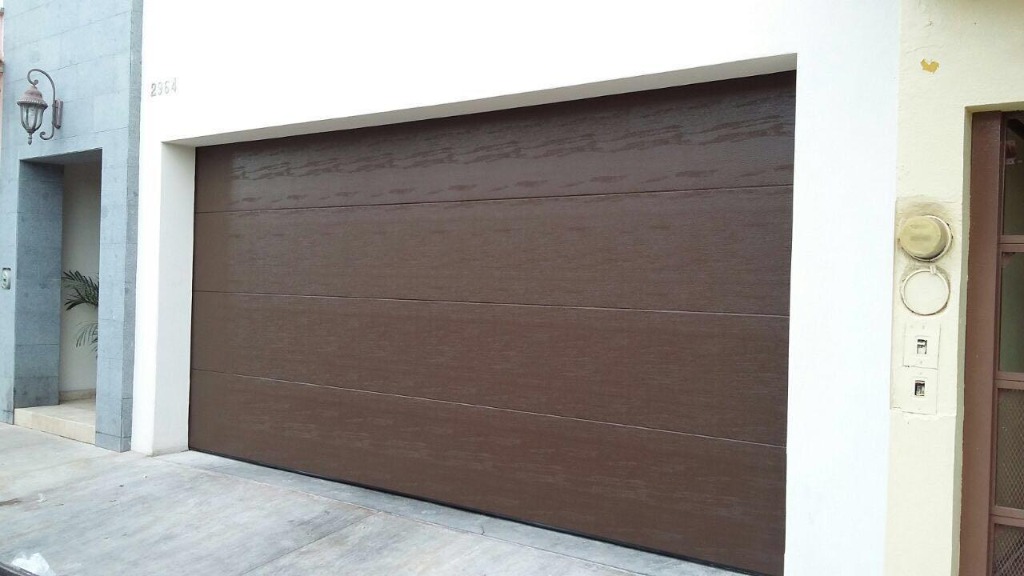 Puerta Seccional Gris Antracita Texturizada